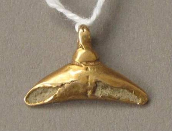 Gold pendant