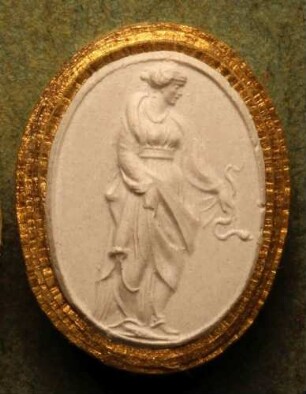 Stehende Hygieia mit der Schlange in der Hand (Daktyliothek, Erstes Mythologisches Tausend)