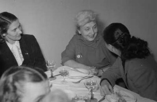 Treffen von Mitgliedern des Kulturensembles der DDR mit dem russischen Pjatnitzki-Volkschor im Berliner Künstlerclub "Die Möwe"