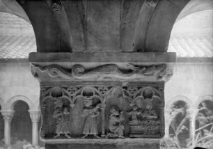 Ostflügel — Kapitell Relief