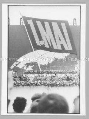 Ehrentribüne bei der Mai-Demonstration