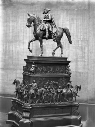 Verkleinerte Nachbildung des Denkmals für Friedrich II. von Preußen in 1/8 Größe / Reiterstandbild Friedrichs des Großen. Reduktion