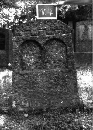Grabstein 107 Texttafeln fehlen: Grabstein 107