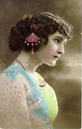Postkarte mit Frauenbild
