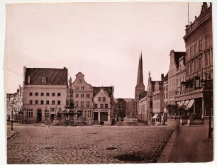 Klingenberg mit Siegesbrunnen in Lübeck