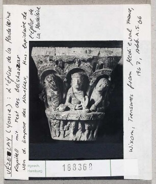 Vézelay, Basilika Sainte Madeleine: Vorhalle, Empore, Kapitell mit dem Fest des Belsazar, heute im Lapidarium