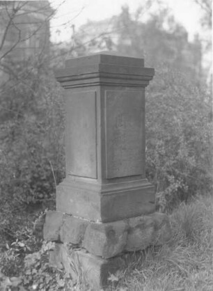 Dresden, Eliasfriedhof. Grabmal Rudolph