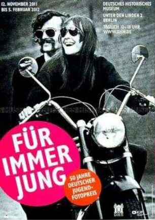 Plakat zu einer Fotoausstellung des DHM zum 50jährigen Bestehen des Fotowettbewerbs "Deutscher Jugendfotopreis"