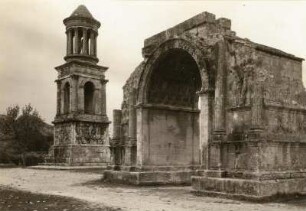 Saint-Rémy-de-Provence. Julier-Grabmal und Triumphbogen (Reste der Keltenstadt Glanum Livii)