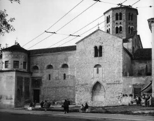 Verona. Santo Stefano (401-nach 1117). Langhaussüdseite mit Querhaus, Vierungsturm und Kapelle von Süden