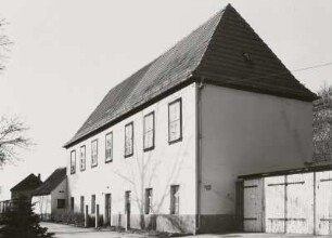 Radebeul, Mittlere Bergstraße 4. Wohnhaus (ehem. Winzerhaus; fr. 18. Jh., 1802, 1940)
