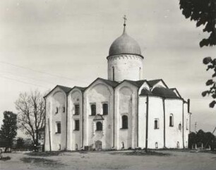 Nowgorod. Kirche Johannes des Täufers auf dem Felsen (1454). Ansicht von Südost
