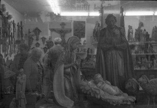 Oberammergau: Holzfiguren im Schaufenster