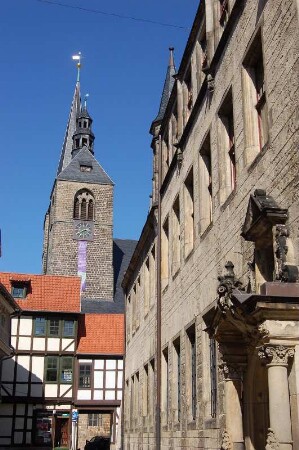 Marktkirche und Rathaus (rechts) Quedlinburg
