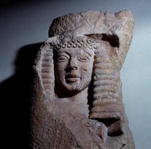 Athen. Archäologisches Nationalmuseum. Reliefkopf einer Metope, Mitte 7. Jh. v. Chr. Aus Mykene, dädalischer Stil, kretisch oder korinthisch