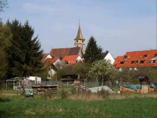 Ansicht von Südosten mit Kirche zu ebener Lage im Ort in Übersicht