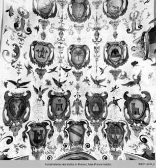 Deckendekoration mit Wappen und historischen Szenen : Wappen der Besitzungen und Burgen der Familie Gherardesca