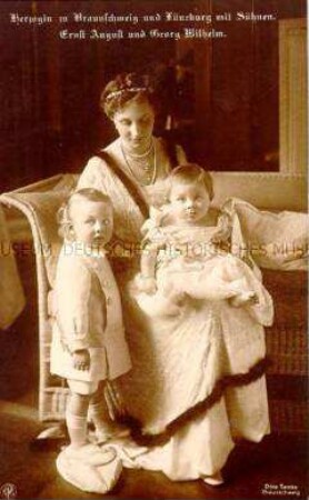 Viktoria Luise von Braunschweig mit ihren Söhnen