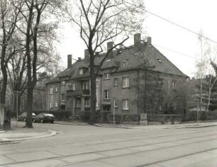 Dresden-Blasewitz, Fuchsstraße 5/7. Doppelwohnhaus einer Wohnanlage (um 1928). Eckansicht mit Fassade Tolkewitzer Straße