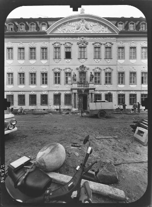 Oppurg, Schloßstraße 2. Schloß (1705-1708, Umgestaltung 1746-1747, Restaurierung seit 1984). Haupteingangsseite (Teilansicht) von Süden