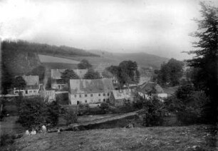 Hammerschänke (halb verdeckt) und Gebäude des ehem. Hammerwerkes