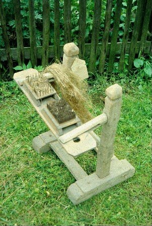 Freilichtmuseum Hohenfelden: Hecheln zur Flachsbearbeitung