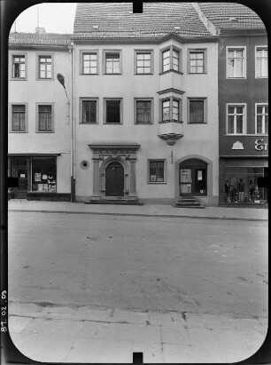 Torgau, Salvador-Allende-Straße (Bäckerstraße) 8. Wohnhaus mit Laden (wohl 1579). Straßenfront