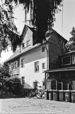 Ehemaliger Bahnhof (ehemaliger Bahnhof, heute Wohnhaus, Massivmauerwerk, Fachwerk); Hatzfeld, Edertalstraße 8