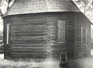 Kirche in Blockbauweise in Sprey : Handwerkstechniken - Zimmerei. Ort: Sprjowje / Sprey. Technik des Balkenbindens an der Kirche von Sprey