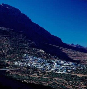 Kavousi am westlichen Steilhang des Thripti-Gebirges