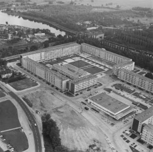 Wohnkomplex VI an der Zwillingsschachtschleuse in Eisenhüttenstadt : Blickrichtung Südosten