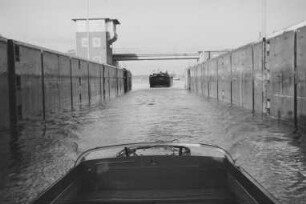 Bau der Schleuse Landesbergen/Weser