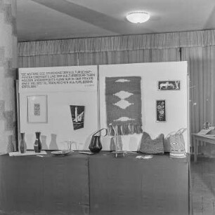 Ausstellungstafeln und Modelle