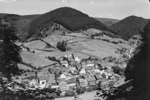 Herzberg am Harz-Sieber. Ortsteilansicht Sieber von einem Hang, von Südosten