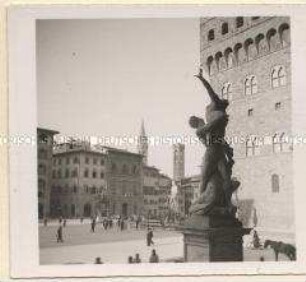 Florenz, Herkulesbrunnen, Palazzo Vecchio, im Vordergrund Denkmal "Raub der Sabinerinnen"