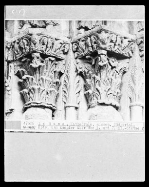 Südportal, rechtes Gewände: Kapitelle über der 1. und 2. Statue von rechts