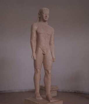 Athen, Archäologisches Nationalmuseum. Archaischer Kuros, überlebensgroß. Von Kap Sunion, um 600 v. Chr. Höhe: 305 cm. I516
