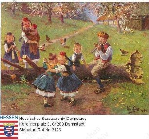 Trachten, Hessen / Gruppe von in Bauerngarten spielenden Kindern in Tracht