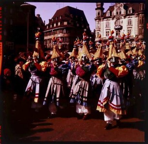 Basel: Bassler Clique vor dem Rathaus