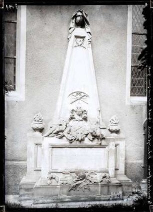 Grabmal des Landbaumeisters Gross, Obelisk