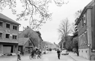 Kehl: Hauptstraße; östlicher Teil; Vordergrund zwei Autos