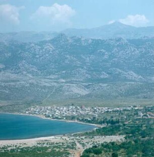 Kroatien. Dorf in einer Bucht nördlich von Zadar