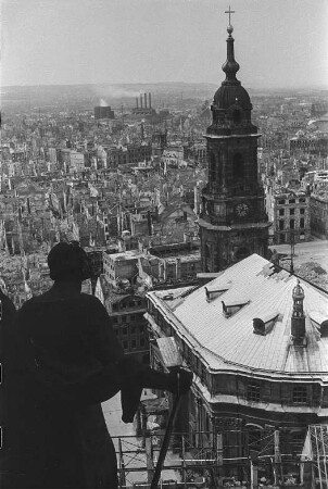 Dresden, Blick vom Rathausturm über die Kreuzkirche nach Westen