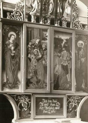 Flügelaltar aus Schneeberg. Scheibenberg, Johanniskiche : Flügelaltar aus Schneeberg (um 1510). Der Märtyrertod von Johannes dem Täufer sowie die heilige Barbara und Judas Thaddäus. Holz, bemalt, farbig gefaßt. Breite des Mittelschreins 143 cm. Gesamtansicht, geschlossen. Scheibenberg, Stadtkirche St. Johannis