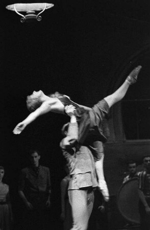 Szenenbilder aus "Neue Odyssee", Ballett in 5 Bildern von Albert Burkat mit Musik von Victor Bruns. Staatsoper Berlin, 01.03.1962