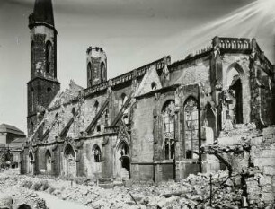 Dresden, Sophienkirche : Dresden. Ruine der Sophienkirche. Ansicht von Südosten