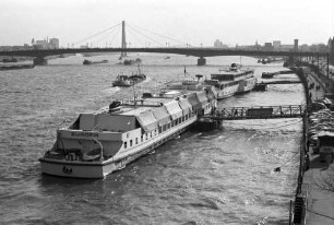 Köln-Deutz: als Hotel; Schiff Europa am Anlegeplatz, Heck