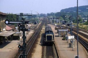 Schwäbisch Hall Hessental Lok 212 261 N7752 SHA-HN Bahnsteig Ausfahrsignale Bockkran