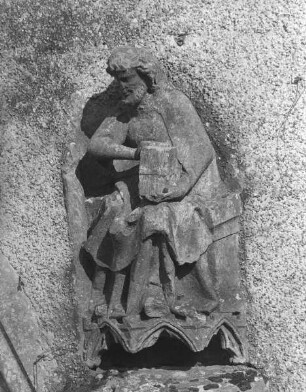Reste eines Portals, Apostel