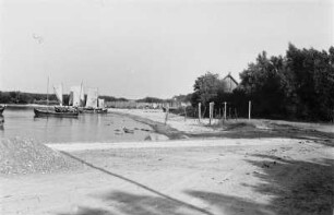 Segelboote : Segelboote an der Küste.
